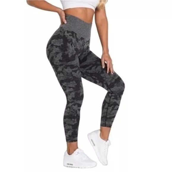 NVGTN Camo Seamless Contour Leggings Black Grey ~ Size Small - Picture 2 of 10
